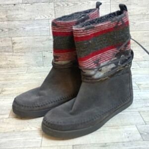 Women's Toms Moccasin Boots Shoes Size 8 Gray Suede Faux Fur Lined